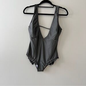 Cupshe Bathing Swim Suit Women’s Size XL Grey Deep V Neck Front Back Ruffle NWT